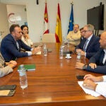 Los parlamentarios del PP de Ávila, encabezados por Héctor Palencia, portavoz del PP en la Comisión de Transportes del Congreso de los Diputados, analiza en una reunión de trabajo con la Cámara de Comercio e Industria de Ávila
