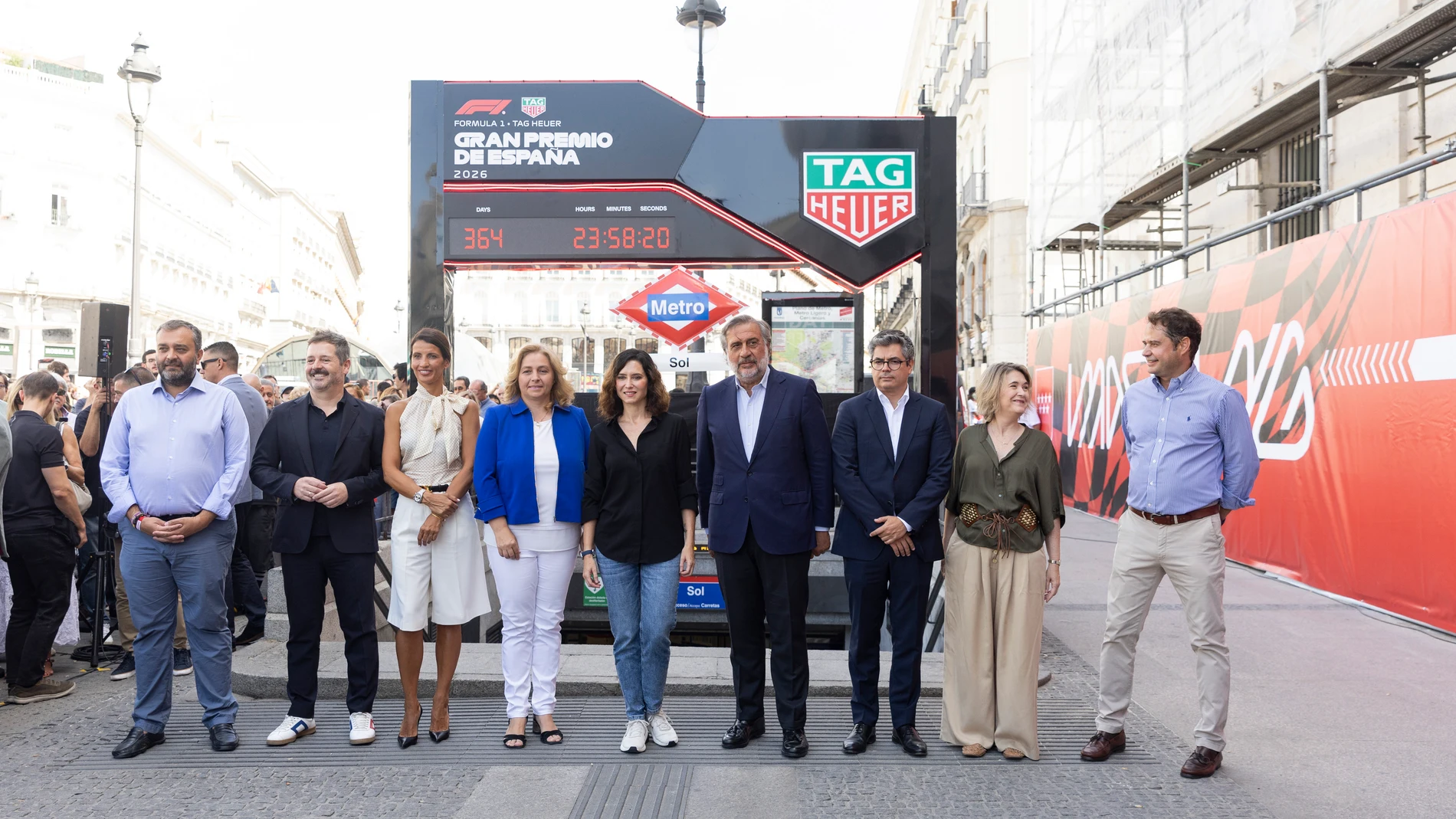 Acto de la Formula 1 en la pUerta del Sol a falta de una año para que arranque el mismo.