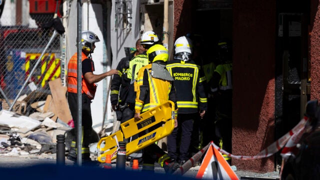 Explosión en Vallecas en un local vivienda junto a un bar con numerosos heridos en la calle Manuel Maroto 3.