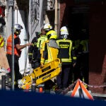 Explosión en Vallecas en un local vivienda junto a un bar con numerosos heridos en la calle Manuel Maroto 3.