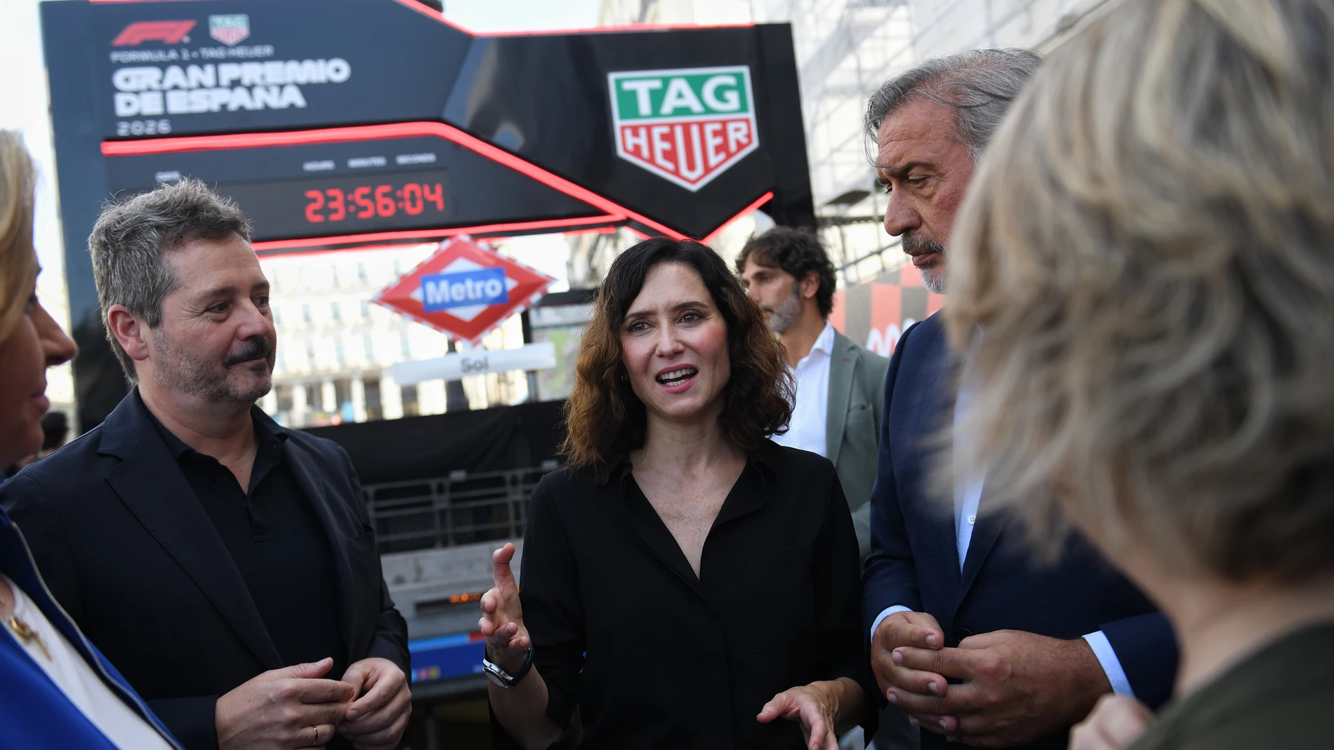 La presidenta de la Comunidad de Madrid, Isabel Díaz Ayuso, durante la activación de la cuenta atrás para el GP de España, a 13 de septiembre de 2025, en Madrid (España). En el acto se ha instalado un contador gigante, en la parada de metro del kilómetro 0, que marcará el tiempo restante hasta el regreso oficial de la F1 a Madrid, con la carrera programada para el 13 de septiembre de 2026 en el nuevo circuito “Madring”. 13 SEPTIEMBRE 2025;AYUSO;PUERTA DEL SOL;KM 0;MADRID;F1;FÓRMULA 1;CIRCUIT...