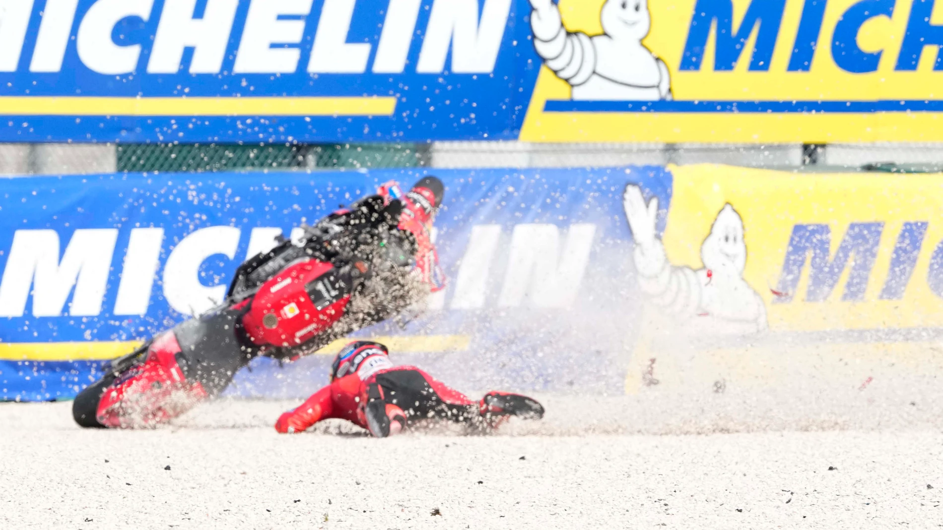 Misano Adriatico (Italy), 13/09/2025.- Ducati Lenovo Team rider Marc Marquez of Spain crashes during the Sprint Race of the Grand Prix of San Marino and the Rimini Riviera at THE Misano World Circuit Marco Simoncelli in Misano Adriatico, Italy, 13 September 2025. (Motociclismo, Italia, España) EFE/EPA/DANILO DI GIOVANNI