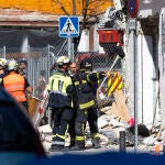 Explosión en Vallecas en un local vivienda junto a un bar con numerosos heridos en la calle Manuel Maroto 3.
