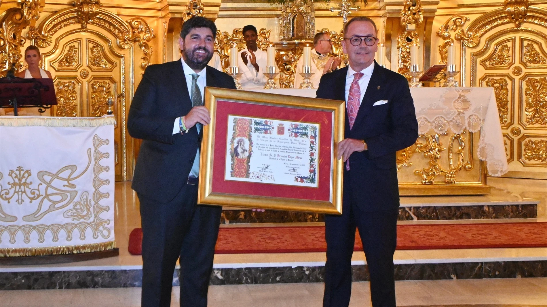 El presidente López Miras recibe "con orgullo" su nombramiento como Mayordomo de Honor del Paso Blanco