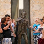 Seguidores del cantante Camilo Sesto descubren una escultura del artista en su población natal