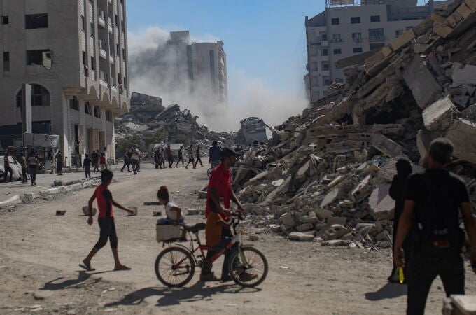 Israel strikes residential buildings in Gaza City