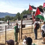 Protestas en Navacerrada por la participación de Israel en la Vuelta