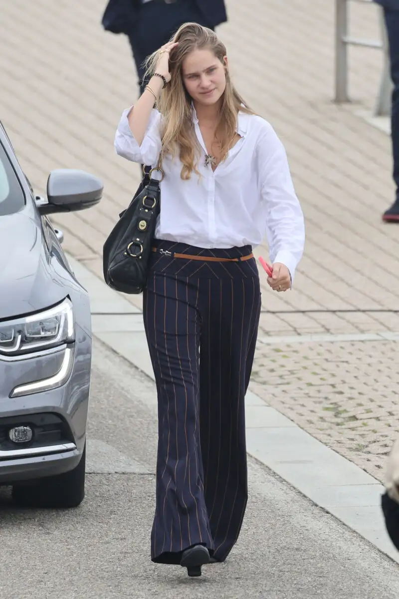 La Infanta Elena disfruta del día en Sanxenxo junto con Irene Urdangarin y Simoneta Gómez-Acebo