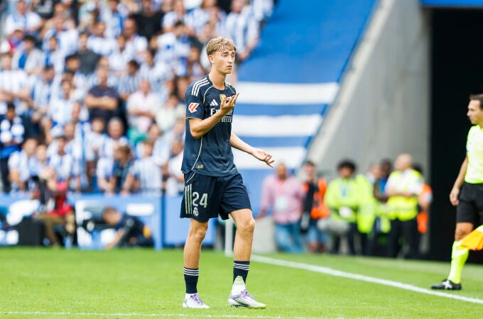 Dean Huijsen, tras su expulsión en Anoeta