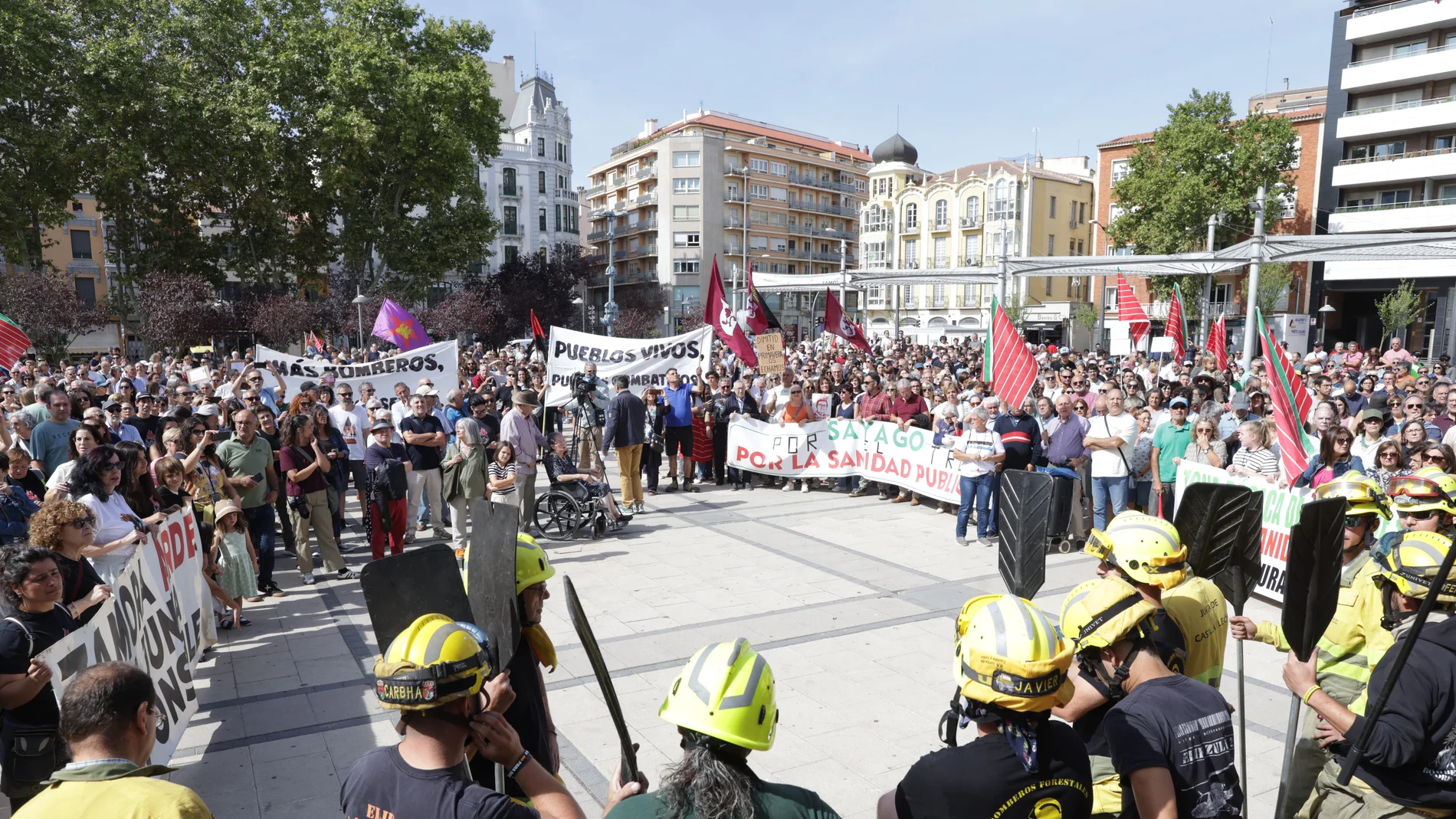 Manifestación en la Plaza de la Marina de Zamora por la gestión en los incendios de este verano