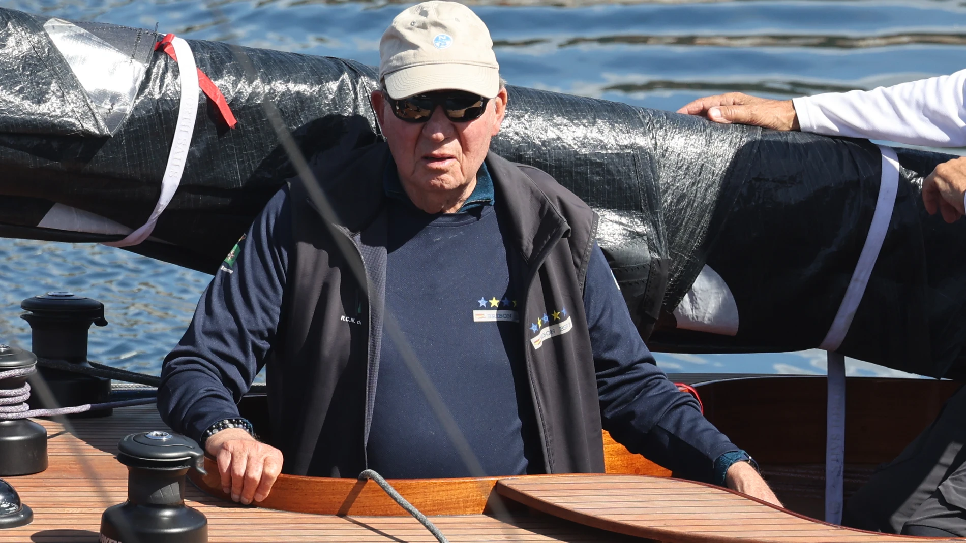 Don Juan Carlos sale a navegar a 13 de Septiembre de 2025 en Sanxenxo (España). REY JUAN CARLOS;FAMOSOS;REGATAS; Raúl Terrel / Europa Press 13/09/2025