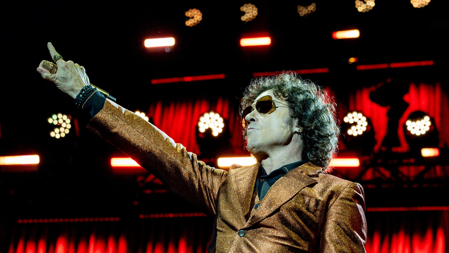 El cantante Enrique Bunbury durante su concierto en el Movistar Arena, a 13 de septiembre de 2025, en Madrid (España). Enrique Ortiz de Landázuri Izarduy, más conocido como Enrique Bunbury, es un cantante, compositor y músico español. Es reconocido por haber sido el líder de la banda Héroes del Silencio, y este sábado actúa en Madrid como parte de su gira ‘Huracán Ambulante Tour’. 13 SEPTIEMBRE 2025;CONCIERTO;BUNBURY;MÚSICA;CANTANTE;MÚSICO; Ricardo Rubio / Europa Press 13/09/2025