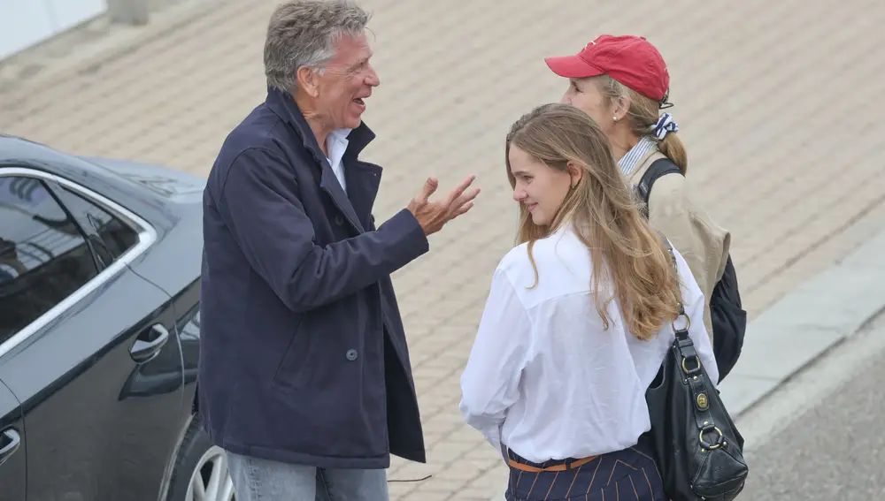 La Infanta Elena disfruta del día en Sanxenxo junto con Irene Urdangarin y Simoneta Gómez-Acebo