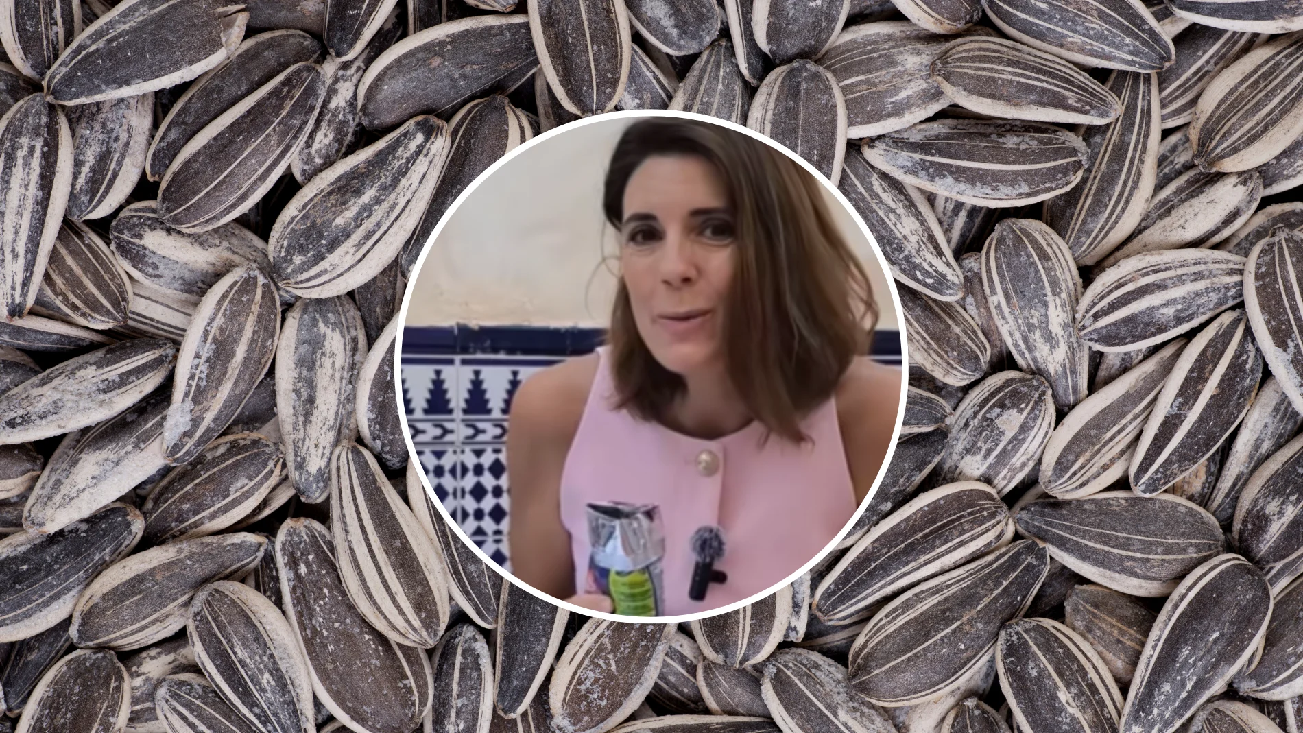 Llevas comiendo mal las pipas toda la vida: una experta en protocolo da las claves para hacerlo bien