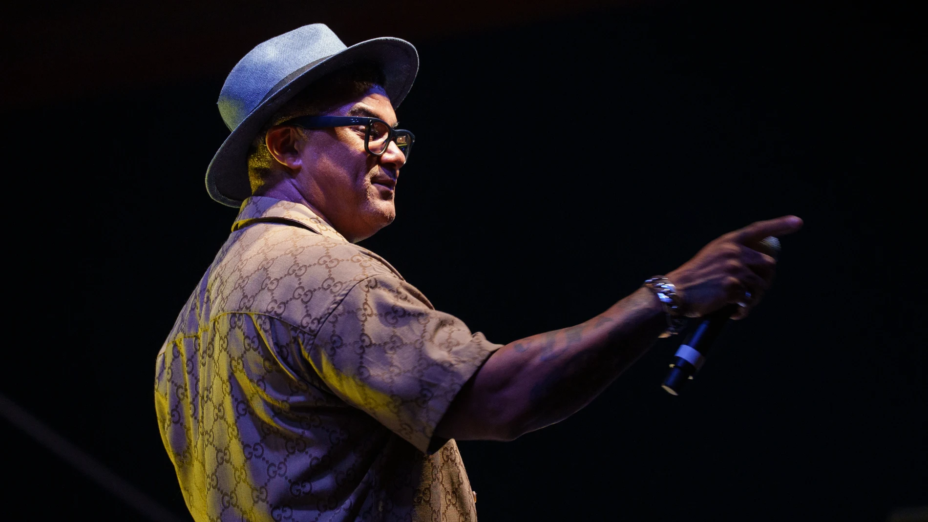 El cantante Henry Méndez durante su concierto en las fiestas de Villa de Vallecas, en el Auditorio Municipal Las Trece Rosas, a 13 de septiembre de 2025, en Madrid (España). El Ayuntamiento de Madrid ha mantenido el concierto dentro de la programación de las fiestas de Villa de Vallecas a pesar de que el PSOE exigió el pasado mes de agosto la anulación del evento tras las palabras del cantante dominicano en las que mencionó que odia “a los rojos”.13 SEPTIEMBRE 2025;FIESTAS;CONCIERTO;MÚSICA;...