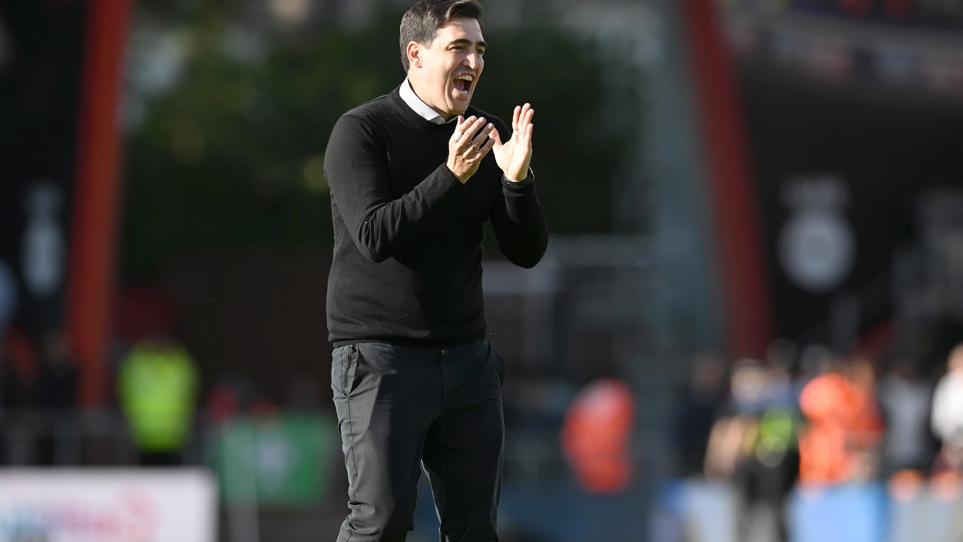 AFC Bournemouth manager Andoni Iraola celebrates the 2-1 win at full time during the English championship Premier League football match between Bournemouth and Brighton and Hove Albion on 13 September 2025 at the Vitality Stadium in Bournemouth, England - Photo Graham Hunt / ProSportsImages / DPPI AFP7 13/09/2025 ONLY FOR USE IN SPAIN
