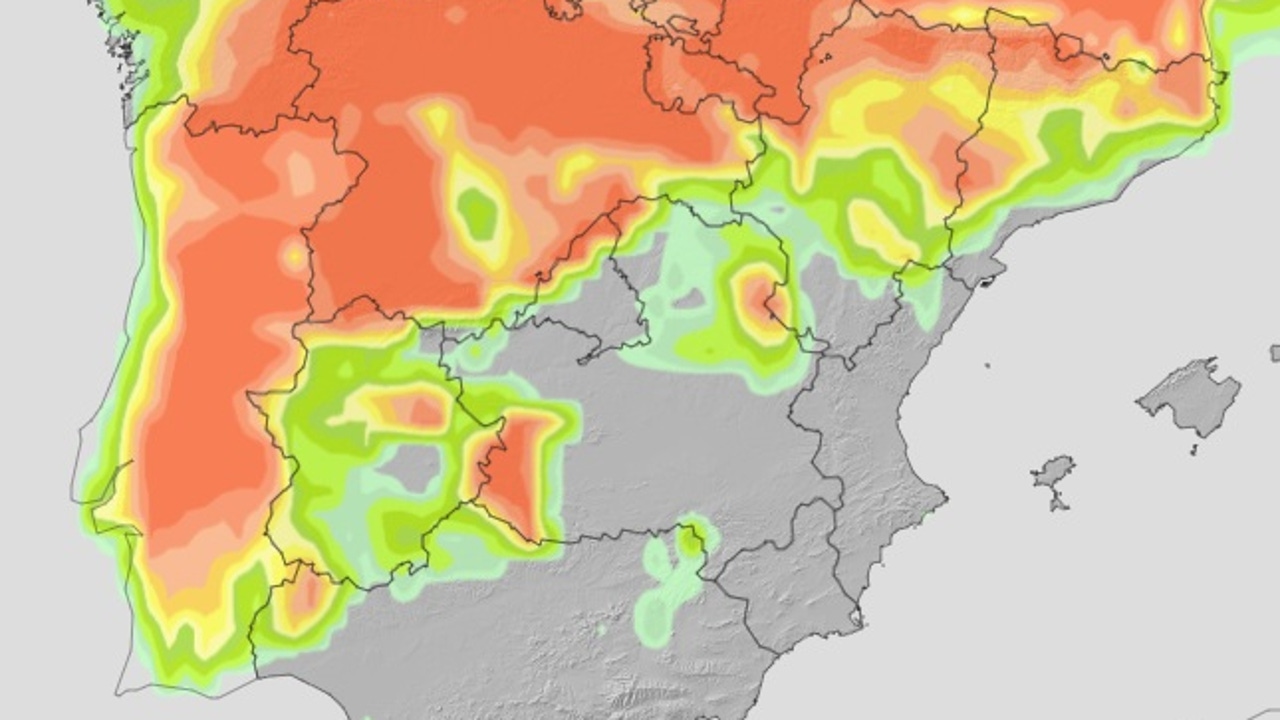 La AEMET parte España en dos entre altas temperaturas y chubascos: así dividirá el tiempo el país este domingo