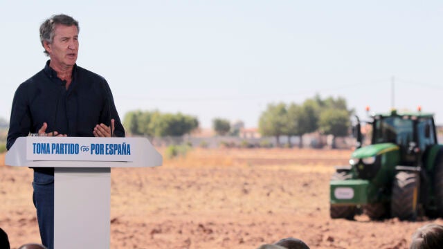Alberto Núñez Feijóo y Paco Núñez clausuran una jornada sobre el sector primario en Membrilla (Ciudad Real)