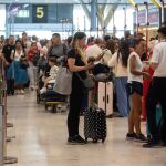Economía.- Aerolíneas exigen a Aena que solucione los problemas en el control de seguridad del aeropuerto Madrid-Barajas
