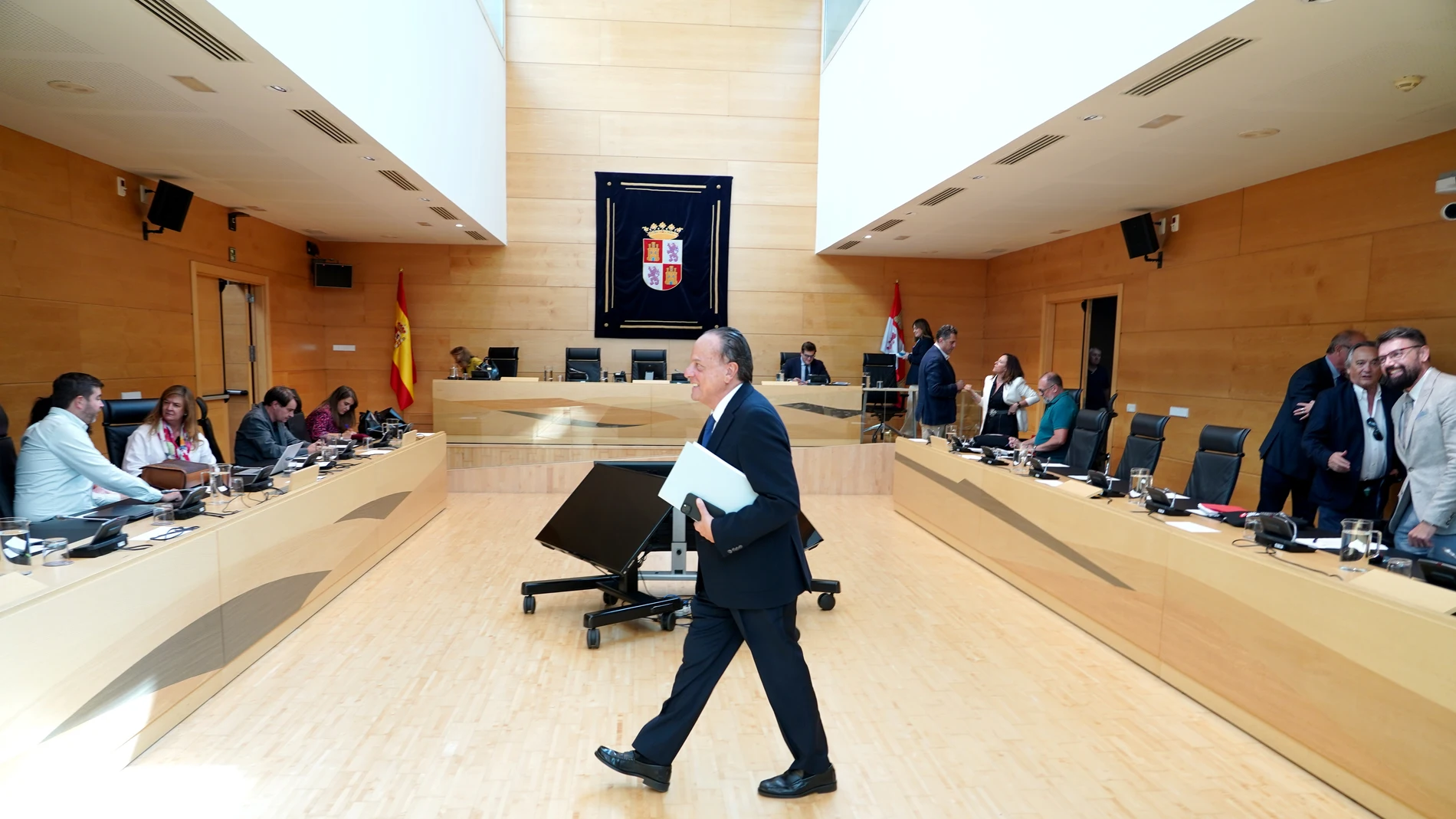 El presidente del Consejo de Cuentas de Castilla y León, Mario Amilivia, comparece ante la Comisión de Economía y Hacienda del Parlamento autonómico para presentar el Informe de fiscalización del cumplimiento de la normativa en materia de planes de igualdad por los municipios de más de 20.000 habitantes de Castilla y León.
