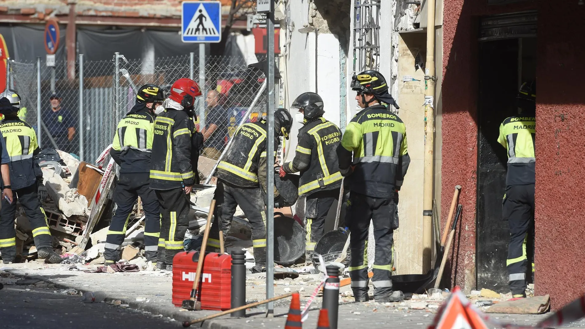 Localizado un segundo cuerpo sin vida entre los restos del edificio que explotó el sábado en Vallecas (Madrid)