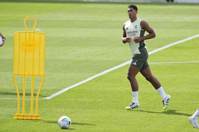 MADRID.-Jude Bellingham y Eduardo Camavinga, grandes novedades en el Real Madrid para el estreno en Champions