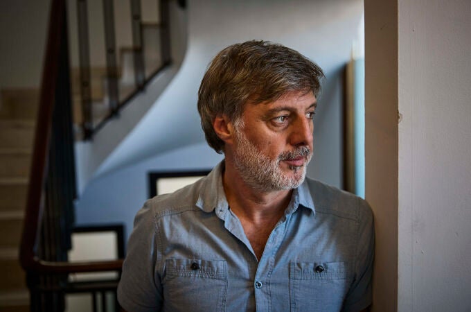 Entrevista con el escritor Andrés Barba, que presenta su nueva novela “Auge y caída del conejo Bam”, una fábul