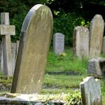 Tumbas en un cementerio