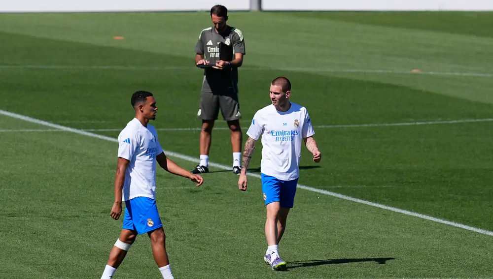 Real Madrid C.F. Training Session And Press Conference - UEFA Champions League 2025/26