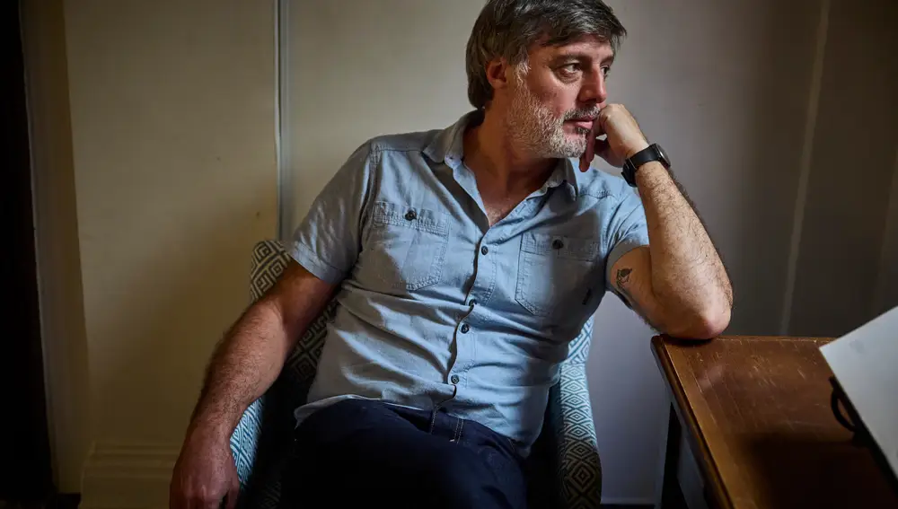 Entrevista con el escritor Andrés Barba, que presenta su nueva novela “Auge y caída del conejo Bam”, una fábul