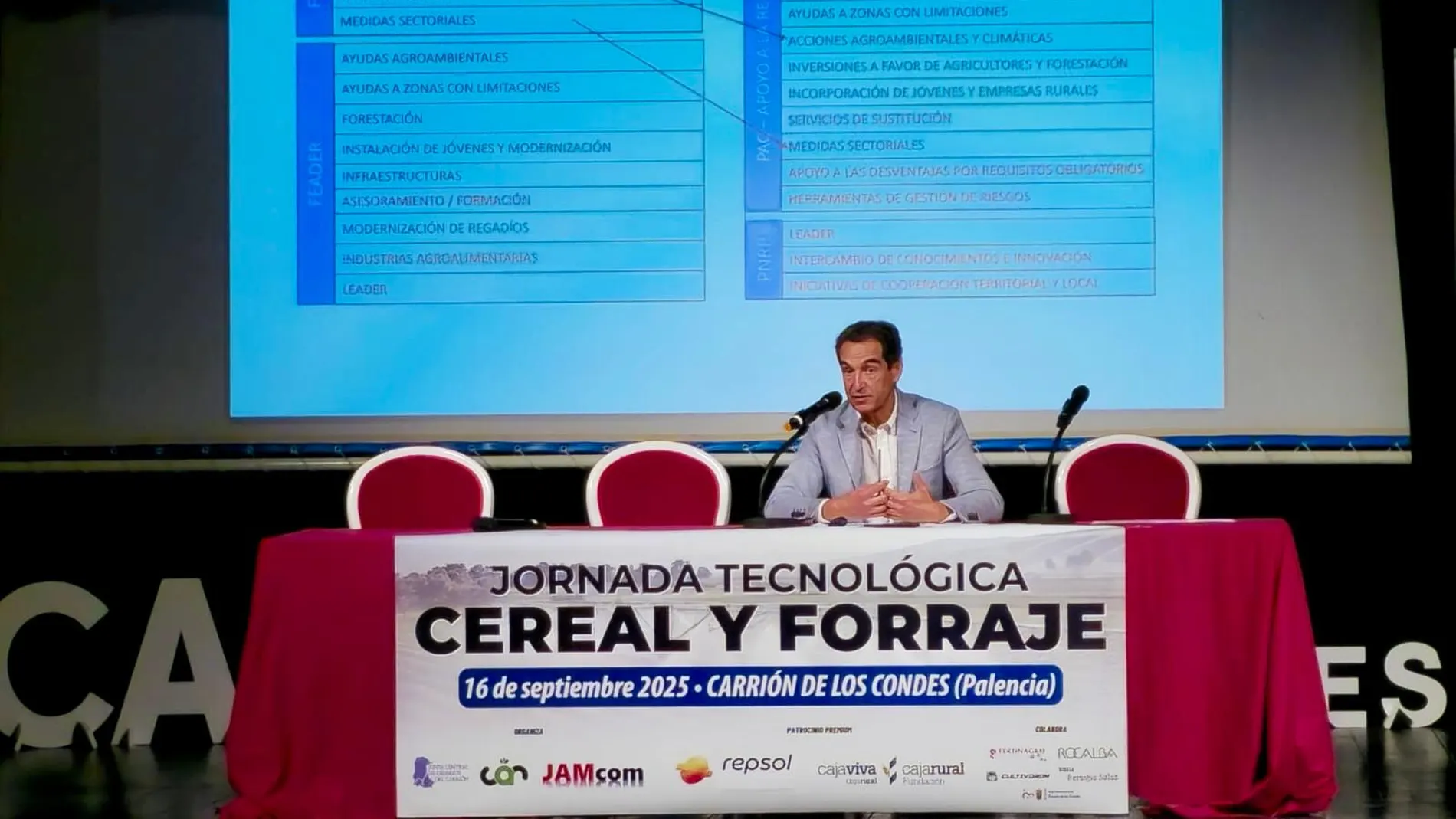 el director general de la Política Agraria Comunitaria, Ángel Gómez. durante su intervención en la jornada ‘Tecnología en cereal y forraje’ en Carrión de los Condes (Palencia)