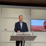 Juan Fernández (PP) tacha a Illa de "estafa" y ve la huella de Puigdemont en sus políticas