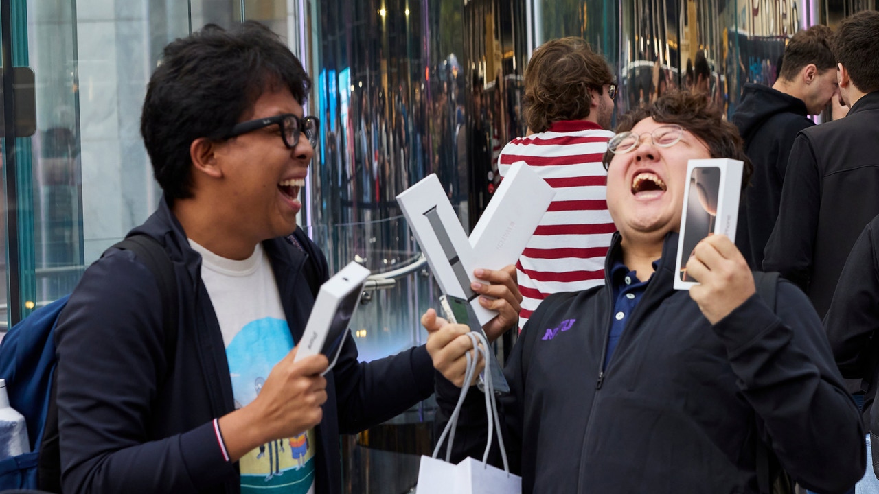 Con la llegada del iPhone 17 se disparan las ventas de iPhone de segunda mano, pero también las estafas