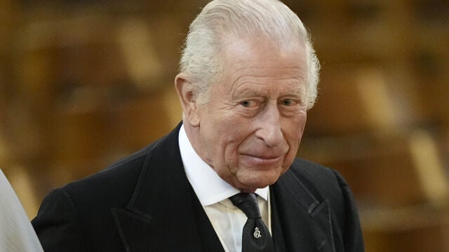 El Rey Carlos III en el &uacute;ltimo adi&oacute;s a la duquesa de Kent