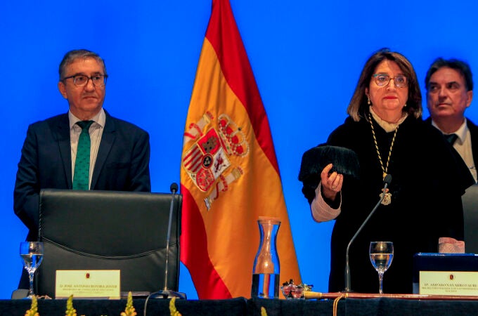 apertura del curso académico 2025-26 en el Paraninfo de la Universidad de Alicante (UA)
