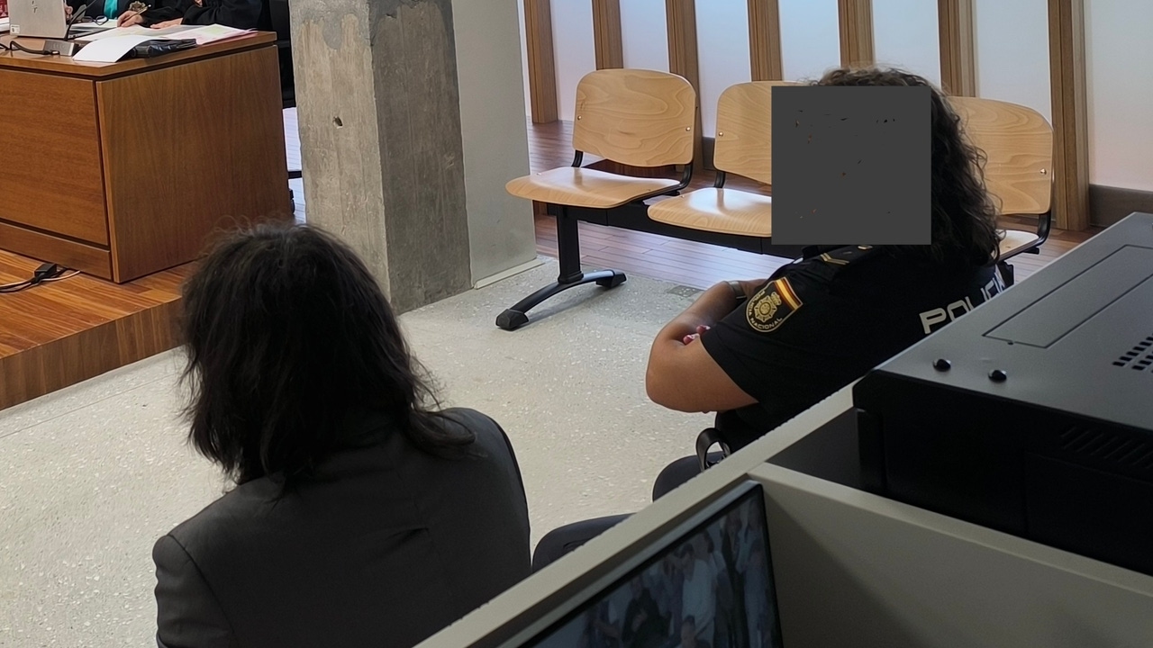 El juicio en Vigo por una violación y robo en 2013 se celebra a puerta cerrada por la actitud violenta del acusado