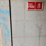 Los socialistas de Lugo denuncian como un "atentado" la pintada que apareció este martes en su sede