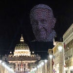 Los drones dibujaron, entre otras imágenes, el rostro de León XIV