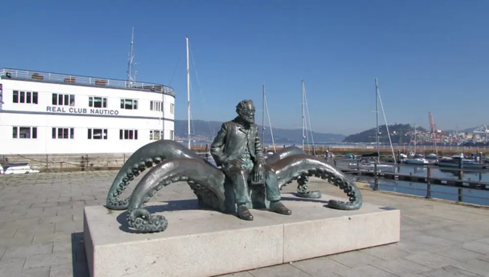 Monumento a Julio Verne.