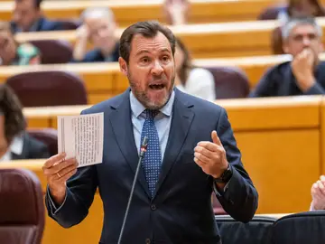 Oscar Puente en un Pleno del Senado. David Jar Oscar Puente en el Pleno del Senado