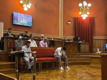 AV.- Los acusados de la 'manada de Castelldefels' (Barcelona) pactan penas inferiores a 9 años