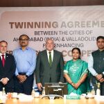 Acto de la firma del hermanamiento de Valladolid con Ahmedabad (India)
