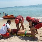 Las playas de Valencia cierran la temporada con menor número de intervenciones de sus socorristas y menos graves