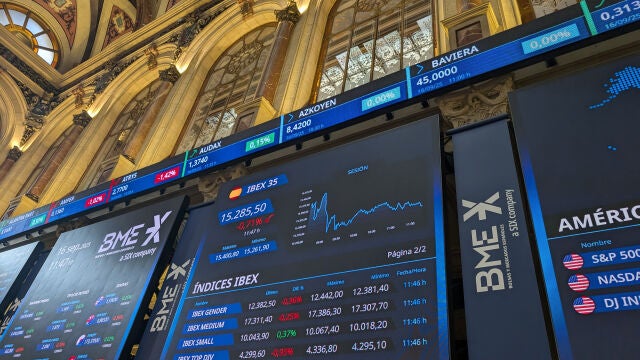La Bolsa española baja el 0,74 % tras la apertura y pierde los 15.300 puntos