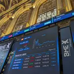 La Bolsa española baja el 0,74 % tras la apertura y pierde los 15.300 puntos