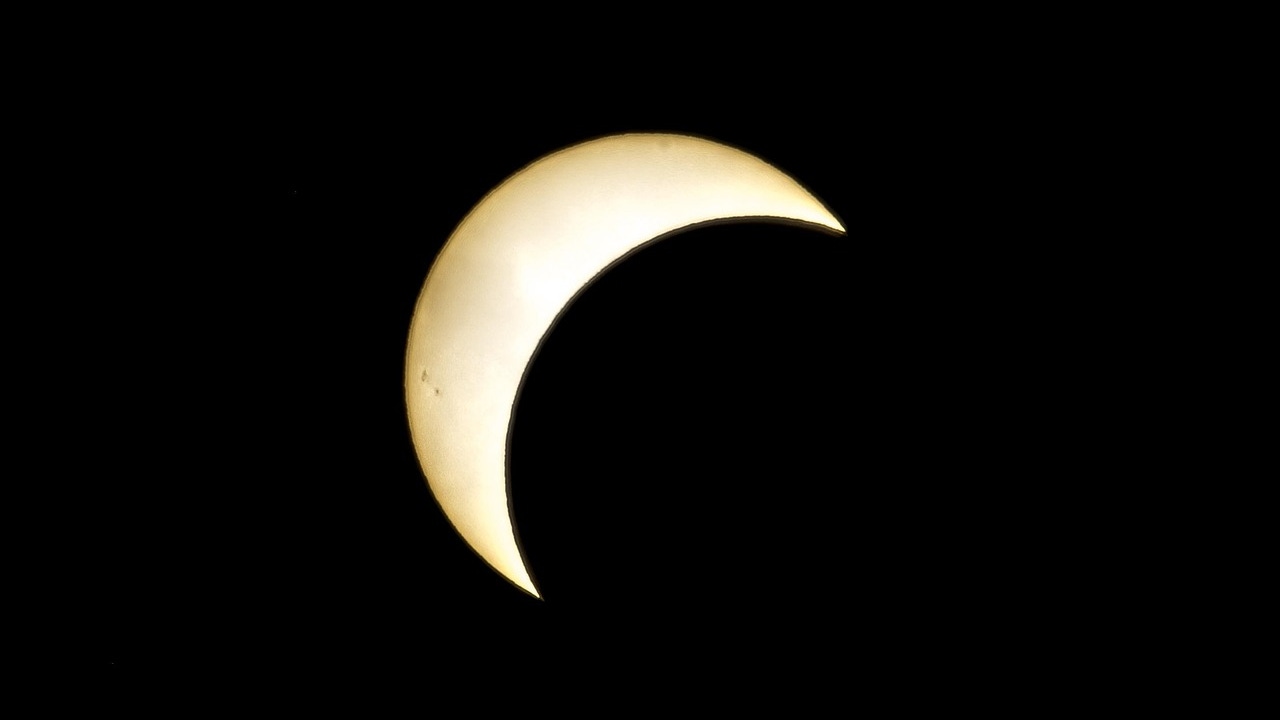 Faltan 5 días para que la Luna le dé un 'mordisco' al Sol durante el eclipse solar parcial del 21 de septiembre: dónde será visible