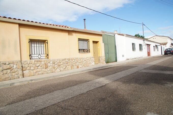 Vivienda de Alberche del Caudillo donde la Guardia Civil halló un bebé en un congelador.