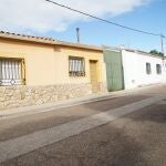 Vivienda de Alberche del Caudillo donde la Guardia Civil halló un bebé en un congelador.