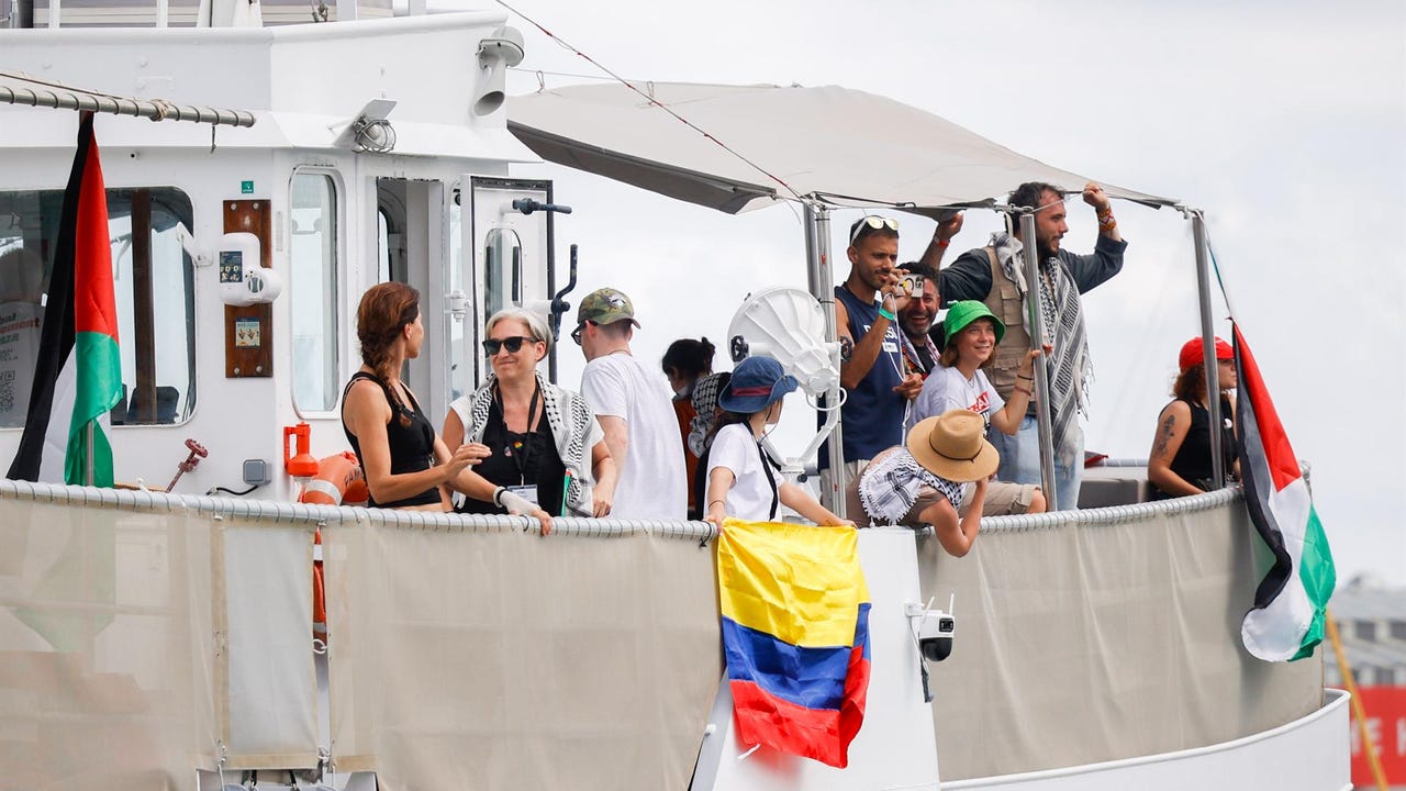 Así es Ana Alcalde, ''Barbie de Gaza'', la integrante en la flotilla de Greta Thumberg