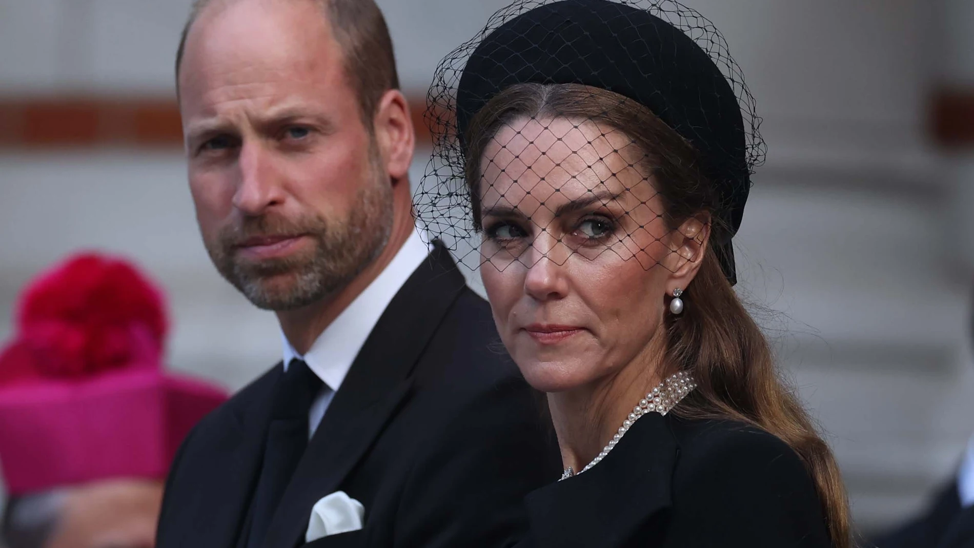 London (United Kingdom), 16/09/2025.- Britain’s William, Prince of Wales (L) and Catherine, Princess of Wales depart Westminster Cathedral in London, Britain, 16 September 2025, after the funeral of Britain's Katharine, Duchess of Kent. The Duchess of Kent died on 04 September aged 92. Her coffin rest overnight in the Chapel of the Blessed Virgin Mary ahead of her funeral at Westminster Cathedral. (Príncipe de Gales, Princesa de Gales, Reino Unido, Londres) EFE/EPA/NEIL HALL